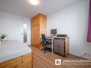 Prodej bytu 2+kk, Praha - Háje, Steinerova, 42 m2