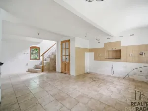 Prodej komerční nemovitosti, Holetín, 400 m2