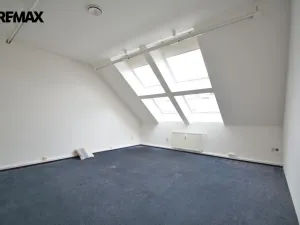 Pronájem kanceláře, Hradec Králové, Československé armády, 100 m2