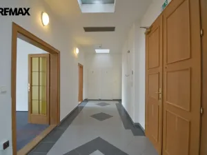 Pronájem kanceláře, Hradec Králové, Československé armády, 100 m2