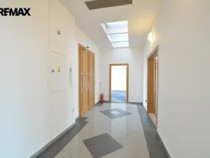 Pronájem kanceláře, Hradec Králové, Československé armády, 100 m2