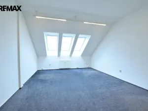 Pronájem kanceláře, Hradec Králové, Československé armády, 100 m2