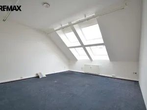 Pronájem kanceláře, Hradec Králové, Československé armády, 100 m2