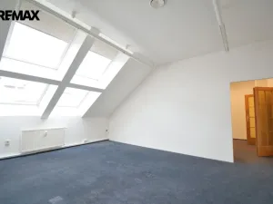 Pronájem kanceláře, Hradec Králové, Československé armády, 100 m2