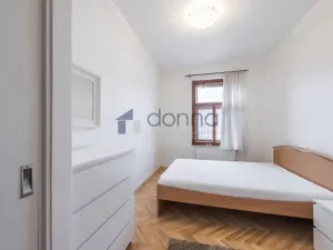 Pronájem bytu 3+1, Praha, Záhřebská, 95 m2