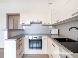 Pronájem bytu 2+kk, Praha - Vršovice, Petrohradská, 60 m2