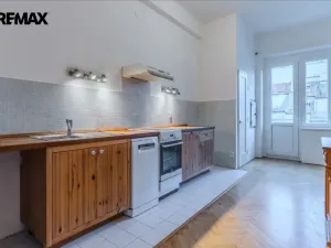 Prodej bytu 2+1, Praha - Bubeneč, náměstí Interbrigády, 95 m2