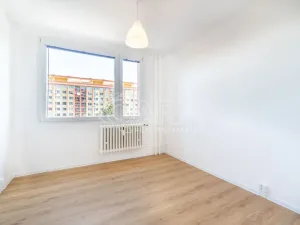 Pronájem bytu 3+1, Praha - Kobylisy, Famfulíkova, 67 m2
