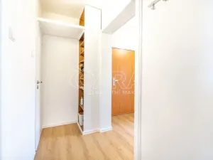 Pronájem bytu 3+1, Praha - Kobylisy, Famfulíkova, 67 m2