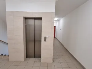 Pronájem bytu 1+kk, Praha - Vysočany, Poděbradská, 33 m2