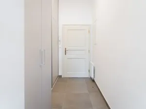 Pronájem bytu 1+kk, Praha - Žižkov, Jeronýmova, 30 m2