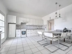 Prodej vícegeneračního domu, Křižanov, Benešovo náměstí, 530 m2