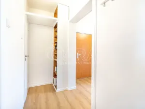 Pronájem bytu 3+1, Praha - Kobylisy, Famfulíkova, 67 m2