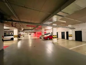 Pronájem garážového stání, Praha - Malešice, Nad úžlabinou, 13 m2