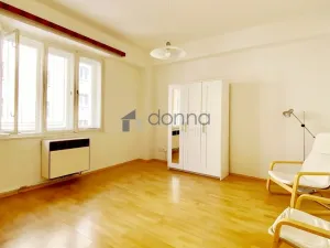 Pronájem bytu 2+kk, Praha, Viklefova, 39 m2
