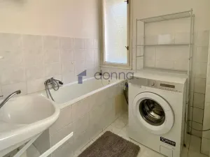 Pronájem bytu 2+kk, Praha, Viklefova, 39 m2