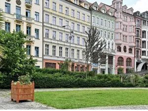 Pronájem obchodního prostoru, Karlovy Vary, Divadelní náměstí, 30 m2