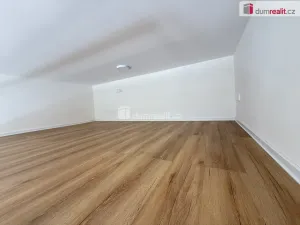 Pronájem bytu 1+kk, Praha - Smíchov, Na Valentince, 38 m2