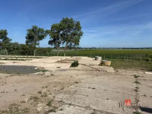 Pronájem skladu, Měník, 5600 m2