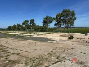 Pronájem skladu, Měník, 5600 m2