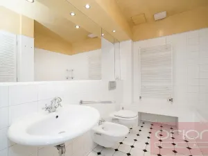 Pronájem bytu 4+1, Praha - Staré Město, Pařížská, 151 m2