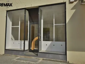 Pronájem obchodního prostoru, Hradec Králové - Pražské Předměstí, S. K. Neumanna, 58 m2