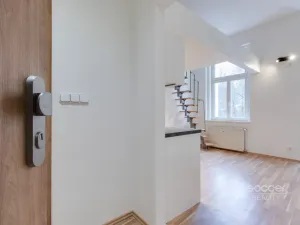 Pronájem bytu 1+kk, Praha - Smíchov, Radlická, 21 m2