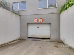 Pronájem garážového stání, Praha - Kbely, Herlíkovická, 12 m2