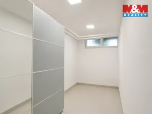 Prodej bytu 2+1, Praha - Kyje, Manželů Dostálových, 44 m2
