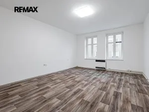 Pronájem bytu 1+1, Jindřichův Hradec, Tovární, 48 m2