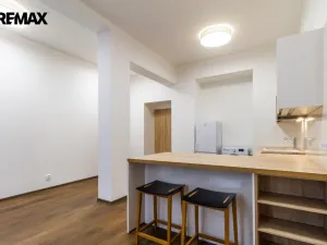 Pronájem bytu 1+kk, Praha - Žižkov, Cimburkova, 30 m2