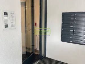 Pronájem bytu 1+kk, Praha, Pakoměřická, 27 m2