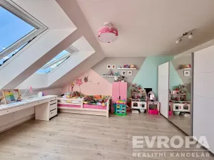 Prodej bytu 3+kk, Olomouc - Nedvězí, Jilemnického, 77 m2