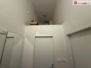 Pronájem bytu 1+kk, Praha - Smíchov, Na Valentince, 38 m2