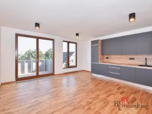 Pronájem bytu 2+kk, Praha - Dolní Chabry, Ústecká, 59 m2