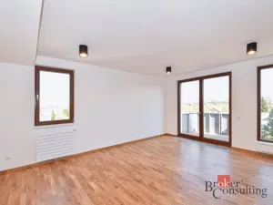 Pronájem bytu 2+kk, Praha - Dolní Chabry, Ústecká, 59 m2
