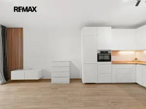 Pronájem bytu 1+kk, Praha - Hloubětín, Poděbradská, 37 m2