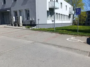 Pronájem garážového stání, Jihlava, Královský vršek, 12 m2