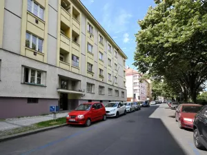Pronájem bytu 2+1, Praha - Bubeneč, náměstí Interbrigády, 51 m2