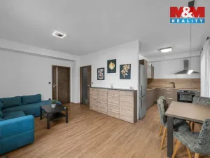 Pronájem bytu 2+1, Pardubice - Zelené Předměstí, Benešovo náměstí, 55 m2