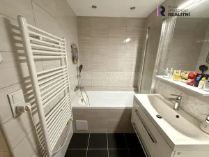 Prodej bytu 3+1, Karlovy Vary - Rybáře, U Koupaliště, 68 m2