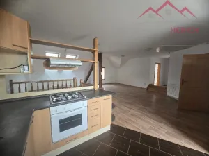 Pronájem atypického bytu, Chomutov, náměstí Dr. Beneše, 155 m2