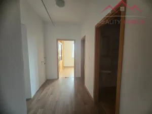 Pronájem atypického bytu, Chomutov, náměstí Dr. Beneše, 155 m2