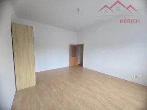 Pronájem atypického bytu, Chomutov, náměstí Dr. Beneše, 155 m2