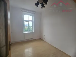 Pronájem atypického bytu, Chomutov, náměstí Dr. Beneše, 155 m2