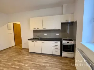 Pronájem bytu 1+kk, Holice, náměstí T. G. Masaryka, 28 m2