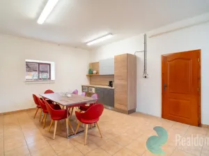 Prodej výrobních prostor, Babice, 1075 m2