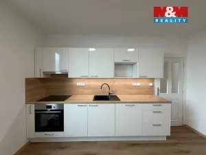 Pronájem bytu 3+1, Děčín - Děčín I-Děčín, Masarykovo nám., 73 m2