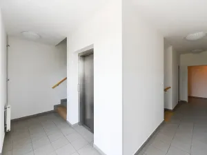 Pronájem bytu 2+kk, Praha - Uhříněves, Saturnova, 45 m2