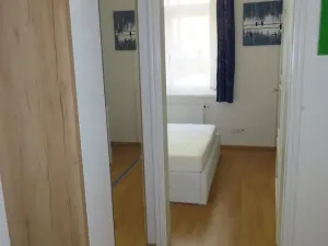 Pronájem bytu 2+kk, Praha - Vinohrady, Rybalkova, 37 m2